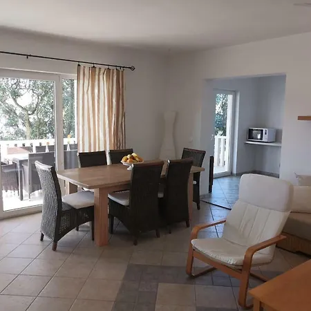 A & A Luxury Apartman *