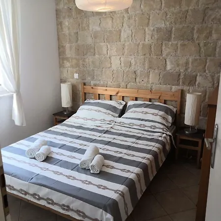 A & A Luxury Apartment *
