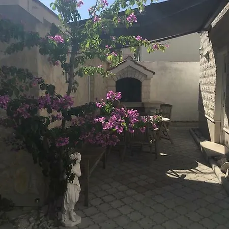 A & A Luxury Τρογκίρ