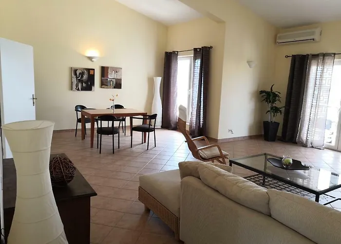 A & A Luxury Apartman *